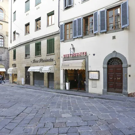 Pontevecchio Stylish Apartment In Florence-3